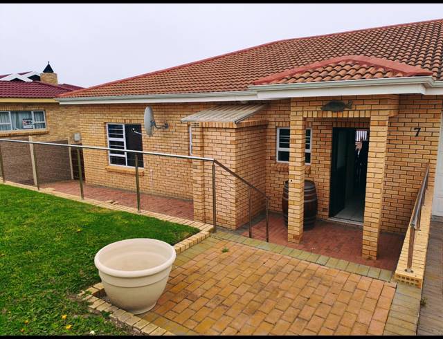 3 BEDROOM HOUSE FOR SALE IN DANA BAY
